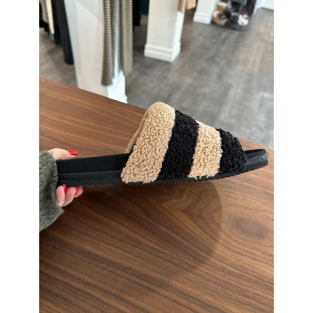 Roam Fuzzy Prism Slides Size 42(12) - image 4